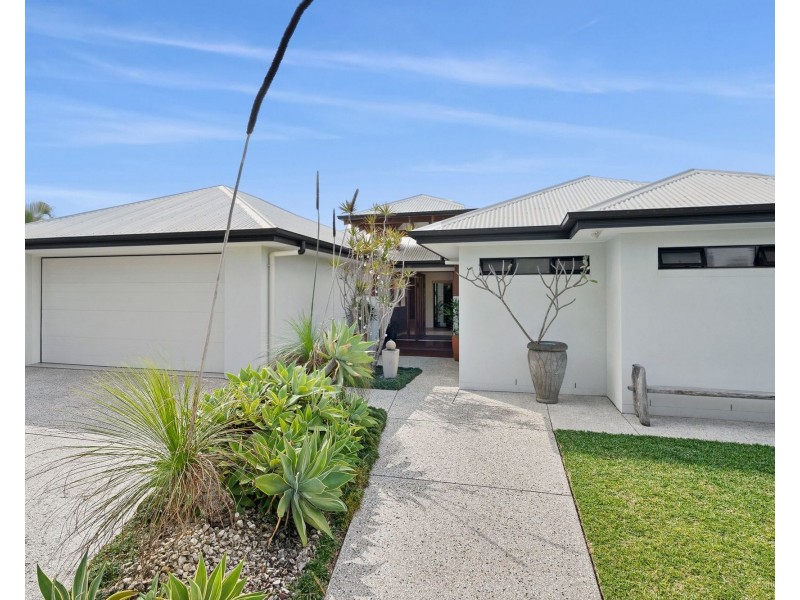 12 Sea Glint Place, Pelican Waters QLD 4551