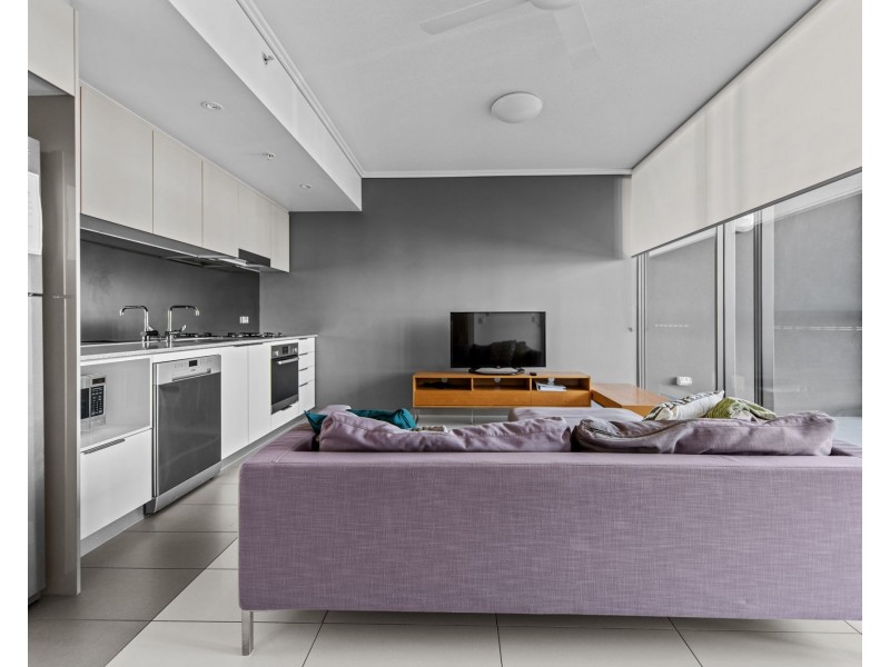 31010/2 Harbour Rd, Hamilton QLD 4007