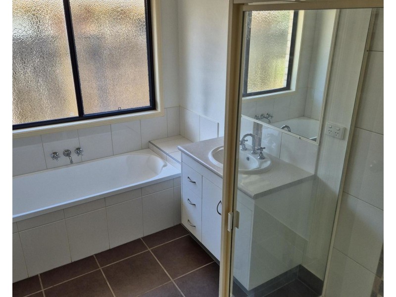 38 Paradise Avenue, Thabeban QLD 4670