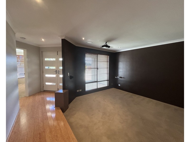 7 Elmhurst Drive, Clarkson WA 6030