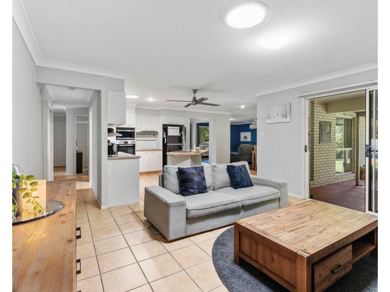 8 Aspect place, Narangba QLD 4504