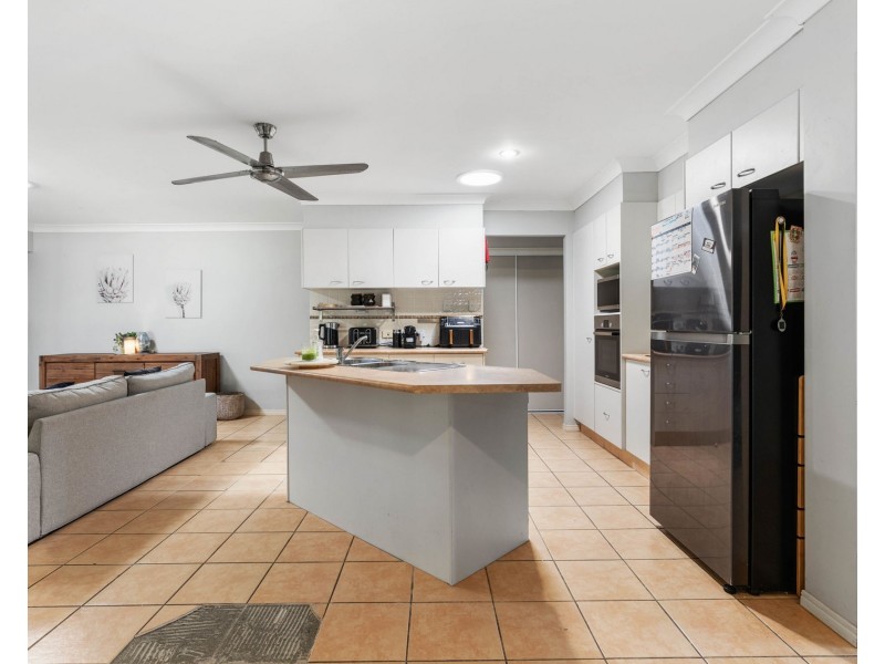 8 Aspect place, Narangba QLD 4504