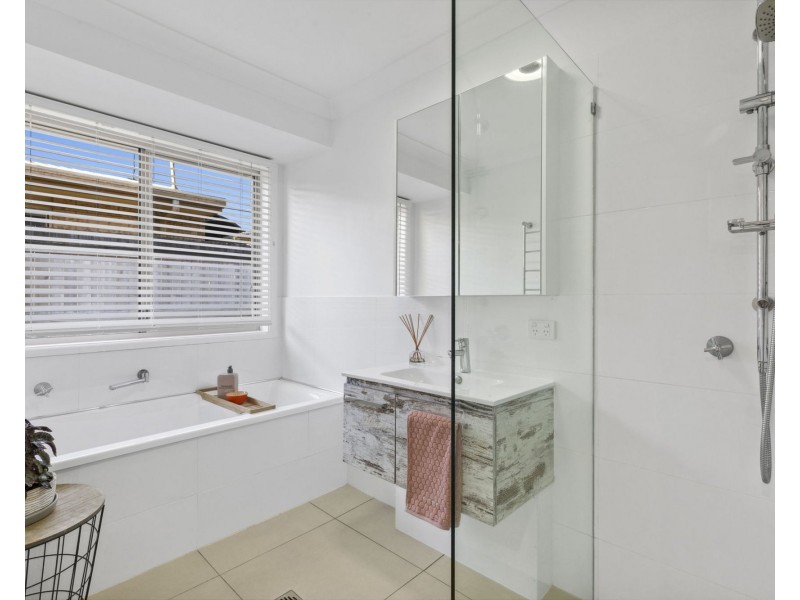 7 Mountain Breeze Court, Coes Creek QLD 4560