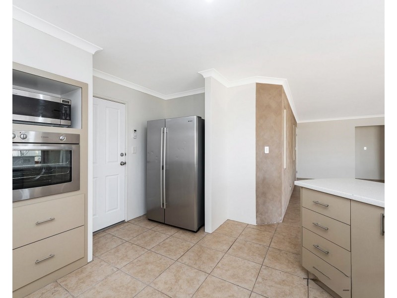 22 Banksiadale Gate, Lakelands WA 6180