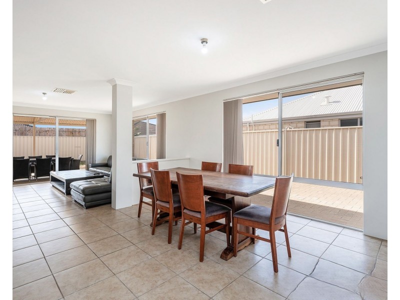 22 Banksiadale Gate, Lakelands WA 6180