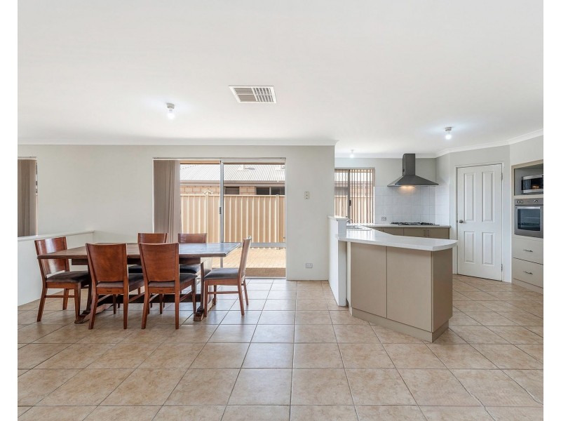 22 Banksiadale Gate, Lakelands WA 6180