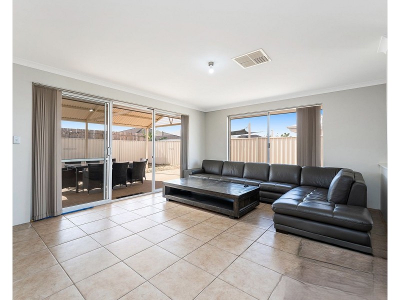 22 Banksiadale Gate, Lakelands WA 6180