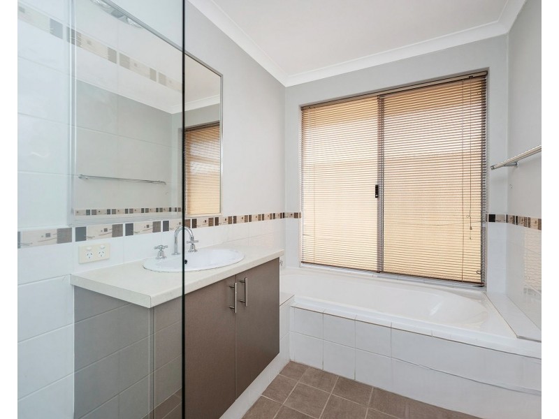 22 Banksiadale Gate, Lakelands WA 6180