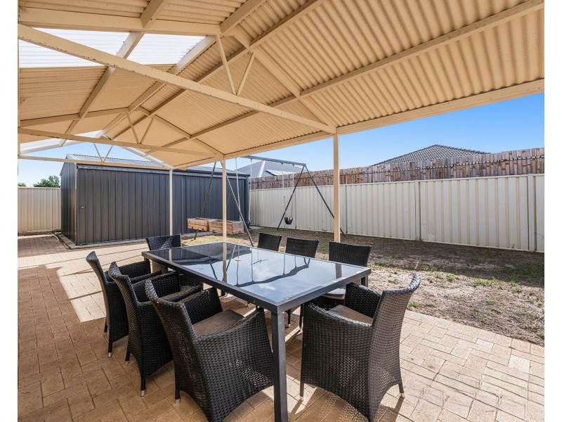 22 Banksiadale Gate, Lakelands WA 6180