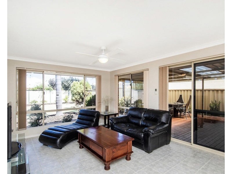 24 Templetonia Promenade, Halls Head WA 6210