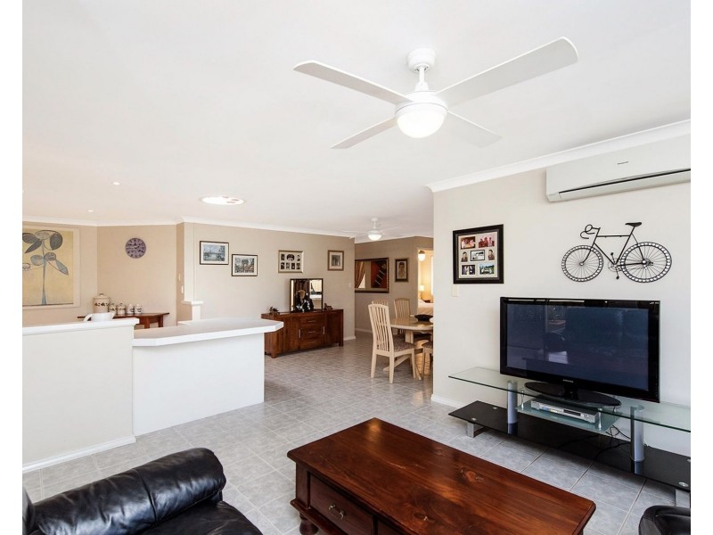 24 Templetonia Promenade, Halls Head WA 6210