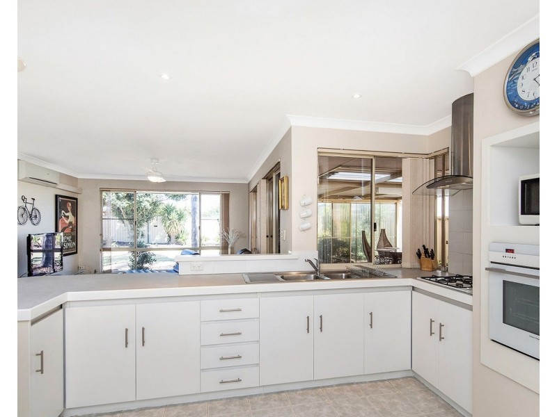 24 Templetonia Promenade, Halls Head WA 6210