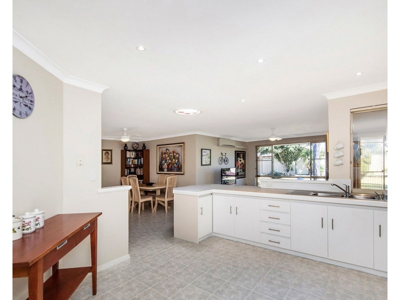24 Templetonia Promenade, Halls Head WA 6210