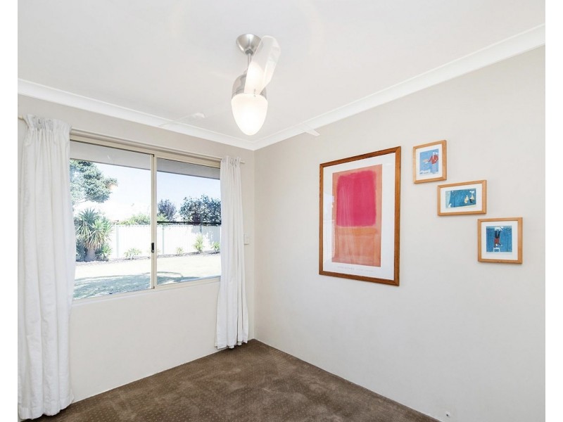 24 Templetonia Promenade, Halls Head WA 6210