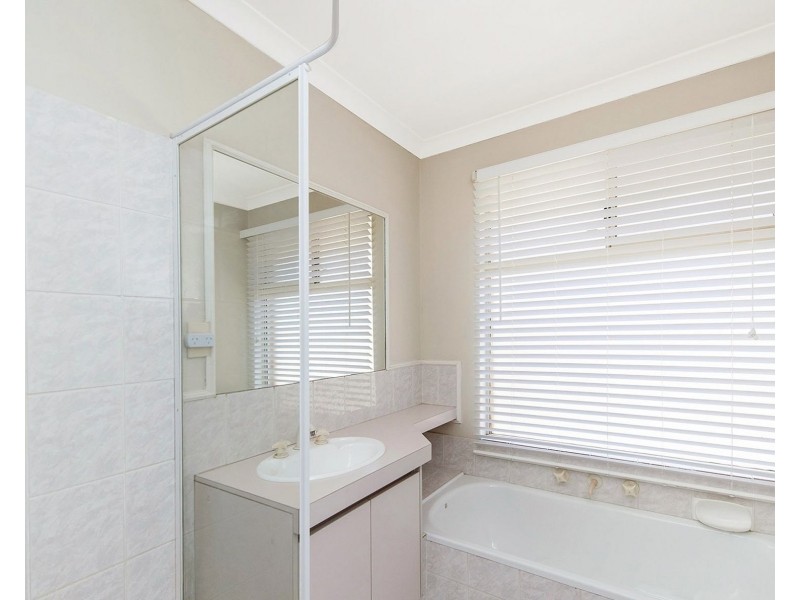 24 Templetonia Promenade, Halls Head WA 6210