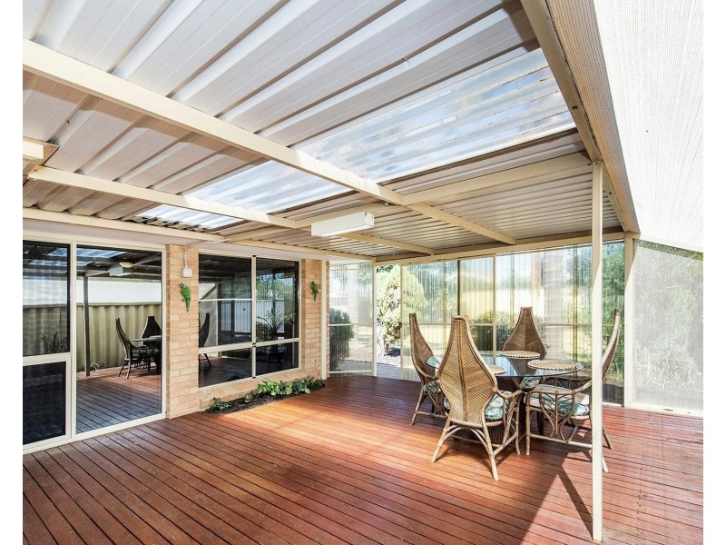 24 Templetonia Promenade, Halls Head WA 6210
