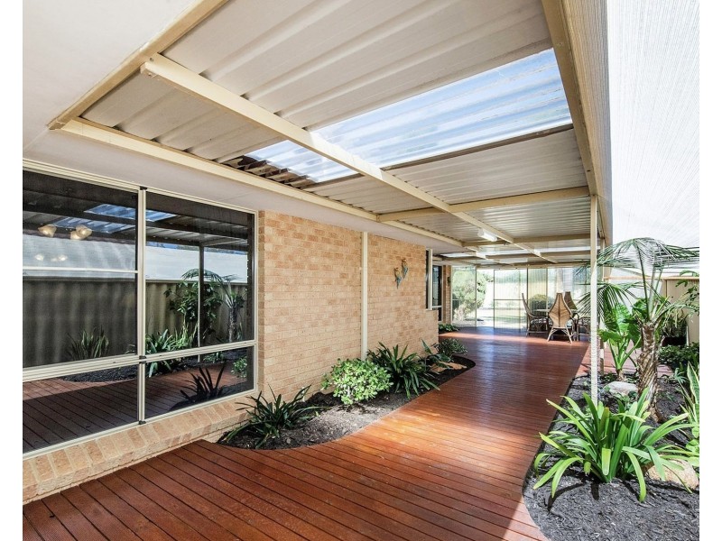 24 Templetonia Promenade, Halls Head WA 6210