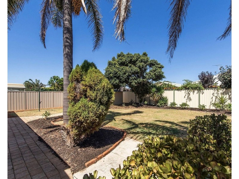 24 Templetonia Promenade, Halls Head WA 6210
