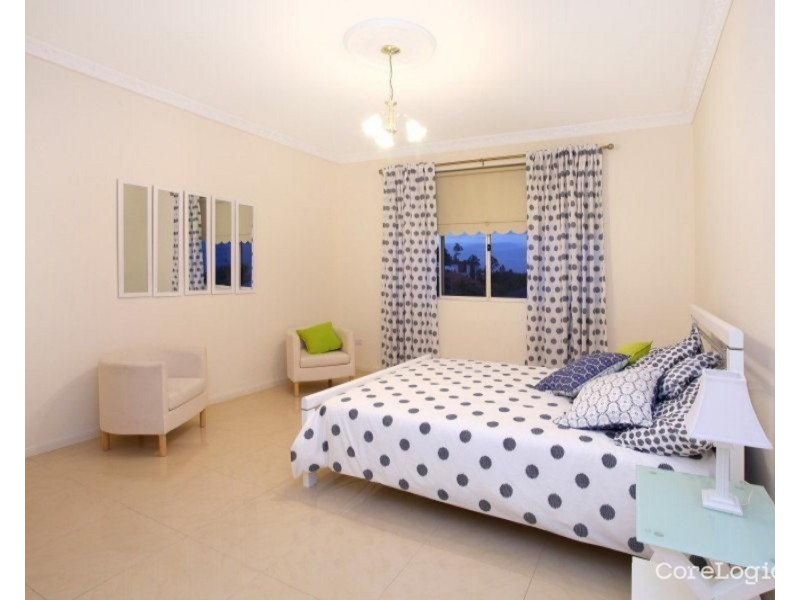 Room 1/7 Mercure Place, Highland Park QLD 4211