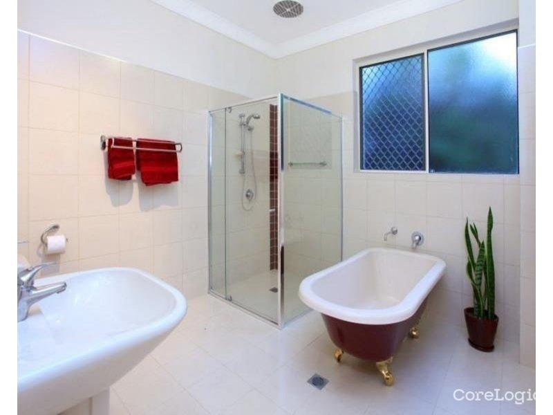 Room 1/7 Mercure Place, Highland Park QLD 4211