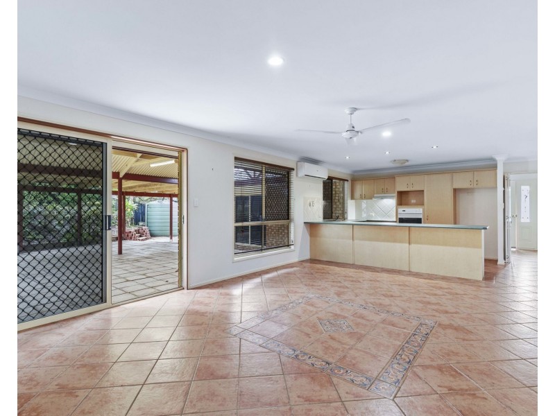 13 Vauton Court, Arana Hills QLD 4054