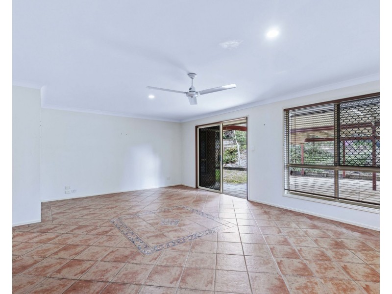 13 Vauton Court, Arana Hills QLD 4054