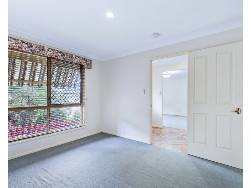 13 Vauton Court, Arana Hills QLD 4054