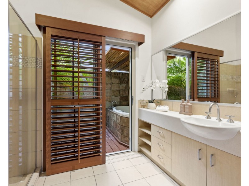 3b North Beach Place, Mudjimba QLD 4564