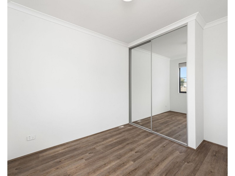 Unit 1-5/344 Wharf Street, Queens Park WA 6107