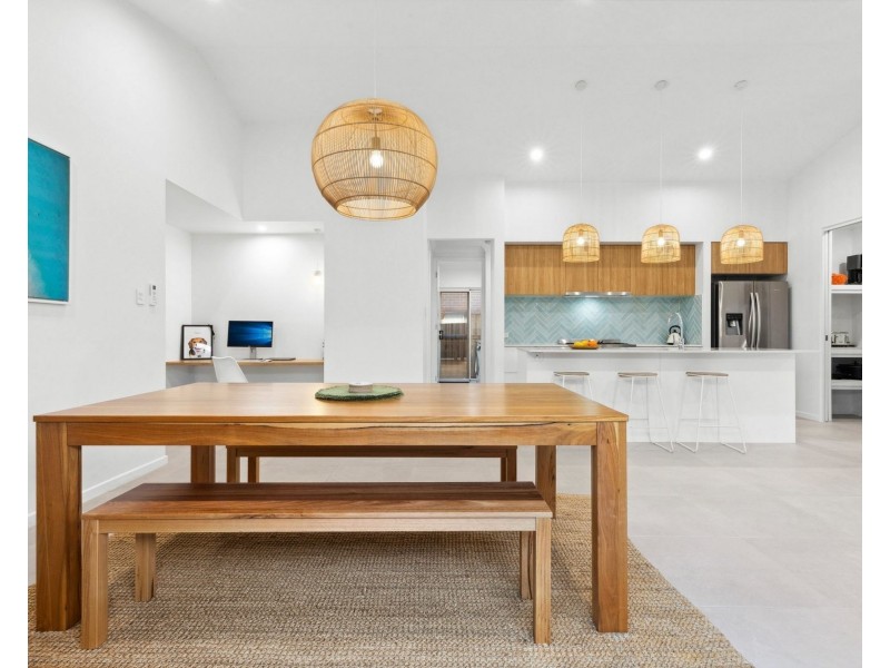 105 Flintwood Crescent, Palmview QLD 4553
