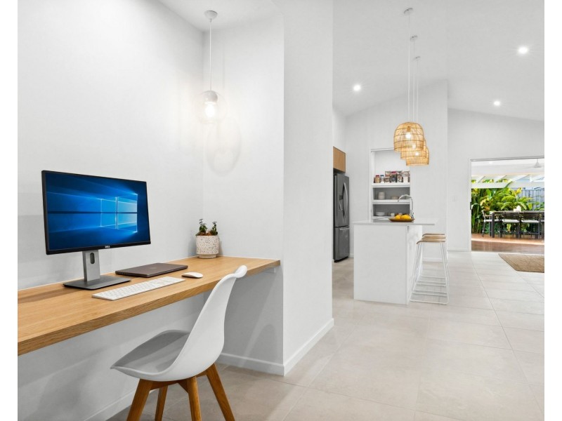 105 Flintwood Crescent, Palmview QLD 4553