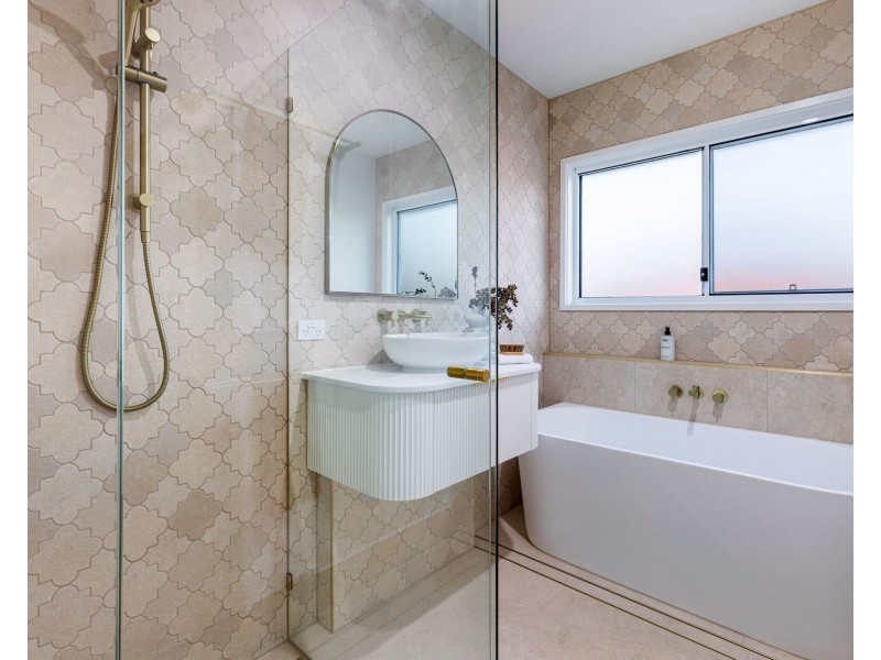 1 & 2/5 Kyeema Street, Buddina QLD 4575