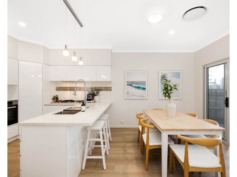 16 Connaught St, Sandgate QLD 4017