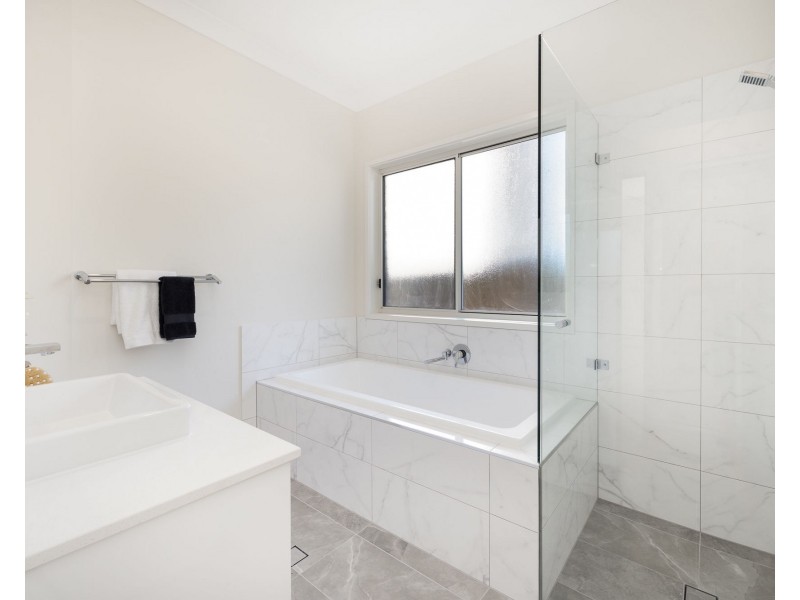 16 Connaught St, Sandgate QLD 4017