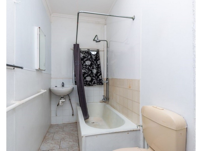 2/86 Arthur Street, Woody Point QLD 4019