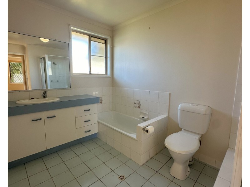 2a May Street, Walkervale QLD 4670