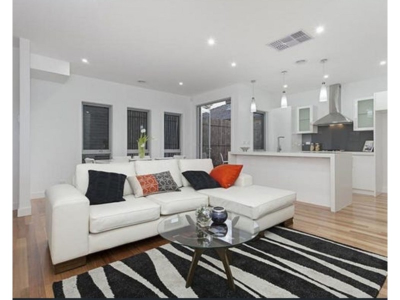 2/34 Cyclamen Avenue, Altona North VIC 3025