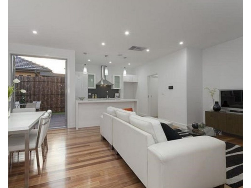 2/34 Cyclamen Avenue, Altona North VIC 3025