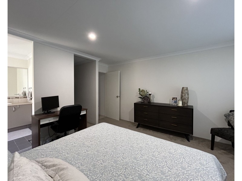 25 Bordeaux Parade, Piara Waters WA 6112