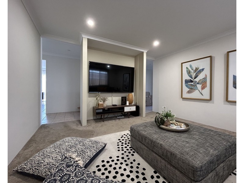 25 Bordeaux Parade, Piara Waters WA 6112