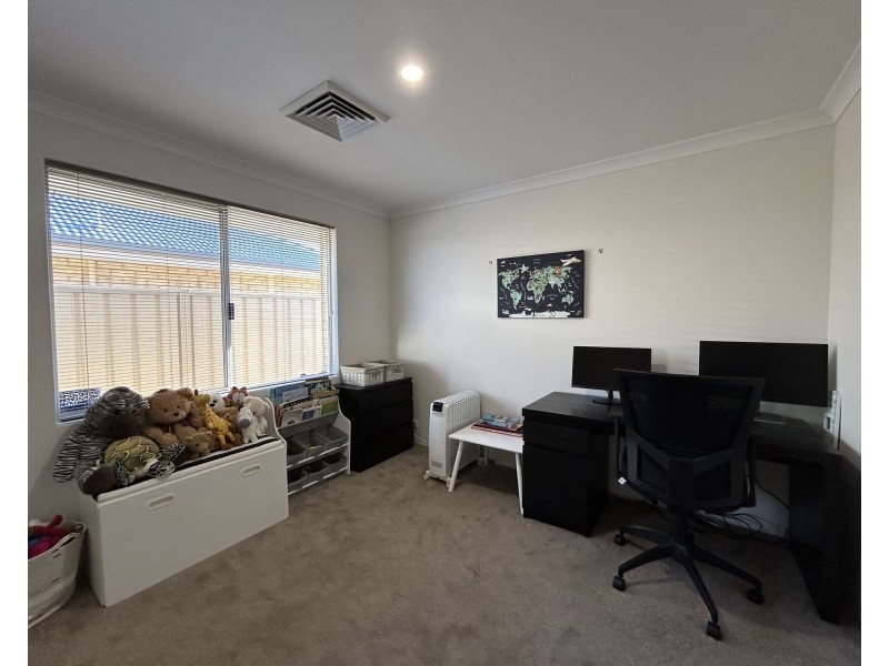 25 Bordeaux Parade, Piara Waters WA 6112