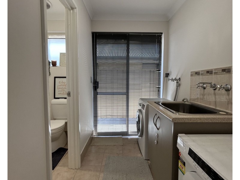 25 Bordeaux Parade, Piara Waters WA 6112