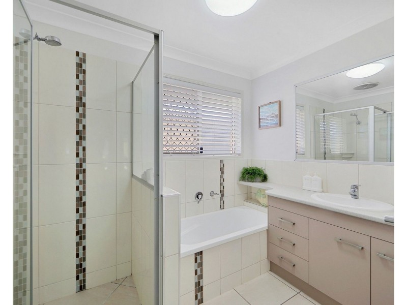 27 Mary Fox Street, Innes Park QLD 4670