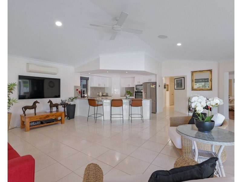 5 Campbellville Circuit, Pelican Waters QLD 4551