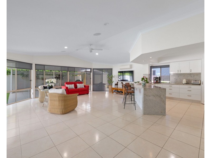 5 Campbellville Circuit, Pelican Waters QLD 4551