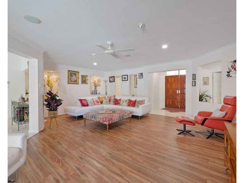 5 Campbellville Circuit, Pelican Waters QLD 4551