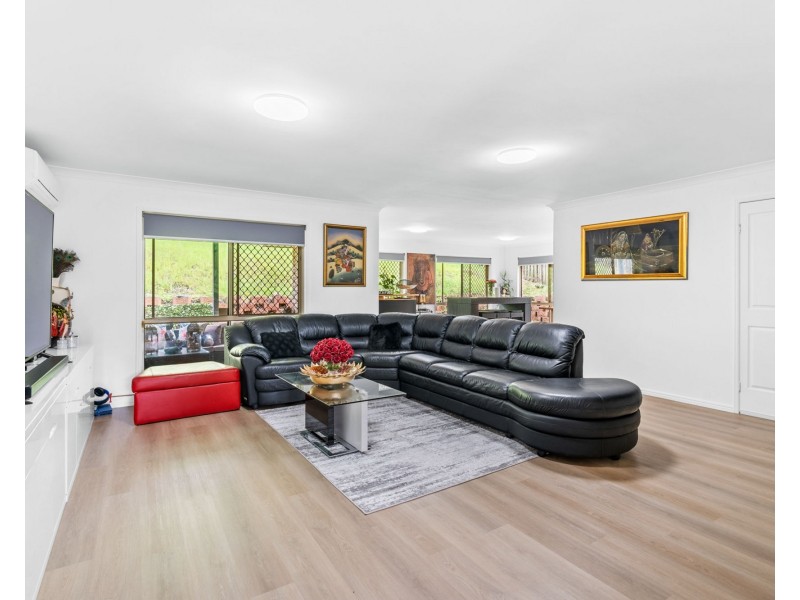 26 Matzia Avenue, Pacific Pines QLD 4211