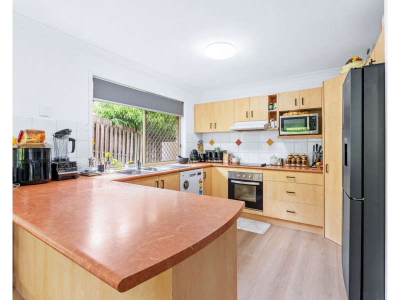 26 Matzia Avenue, Pacific Pines QLD 4211