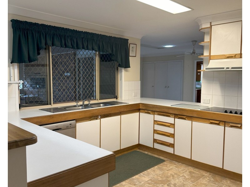 1 East West Avenue, Avoca QLD 4670