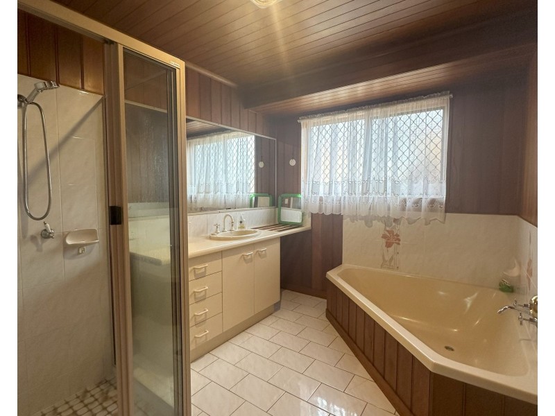 1 East West Avenue, Avoca QLD 4670